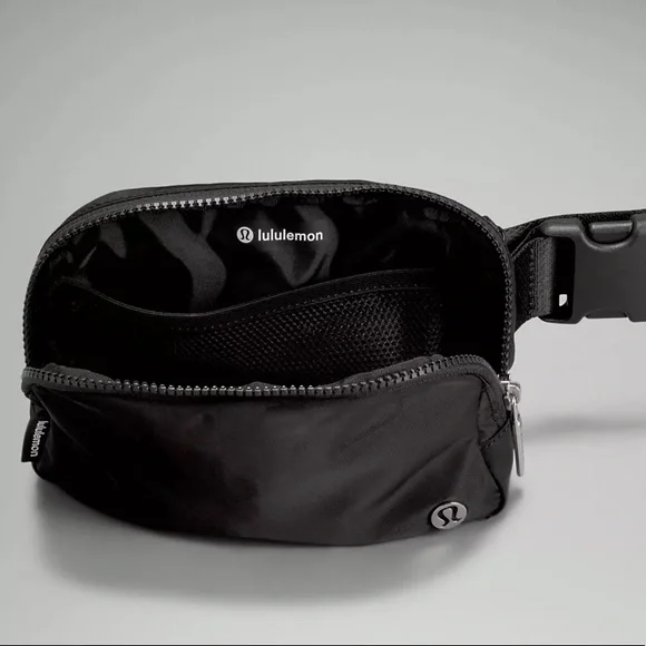 NWT Lululemon Everywhere Belt Bag Wordmark - Picture 4 of 7